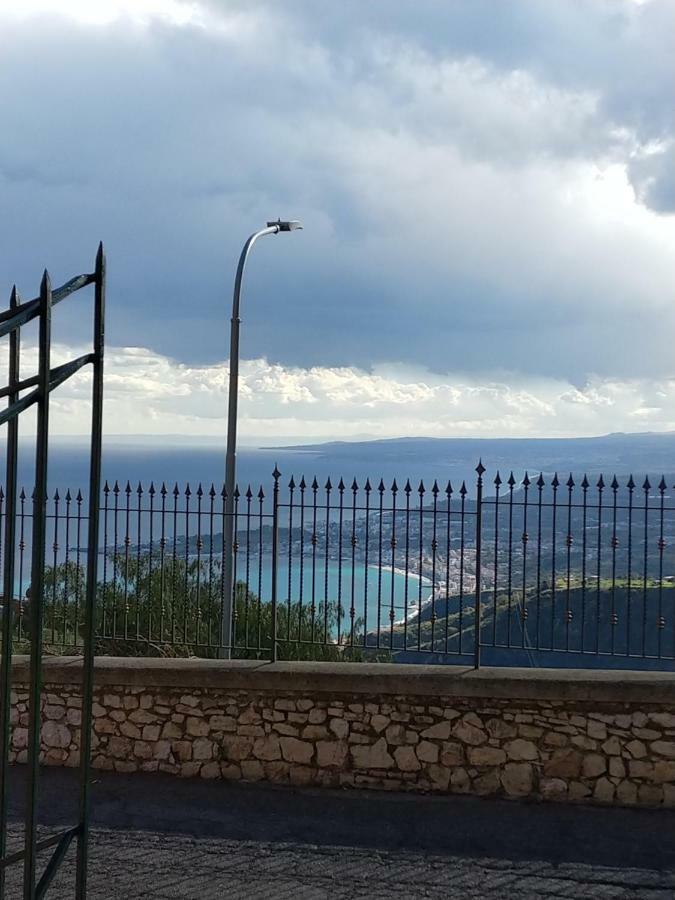 Sunshine Apartment Taormina Exteriör bild